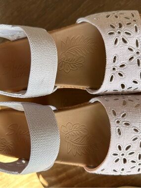 Skechers Women's Ivory Laser-Cut Strap Sandals